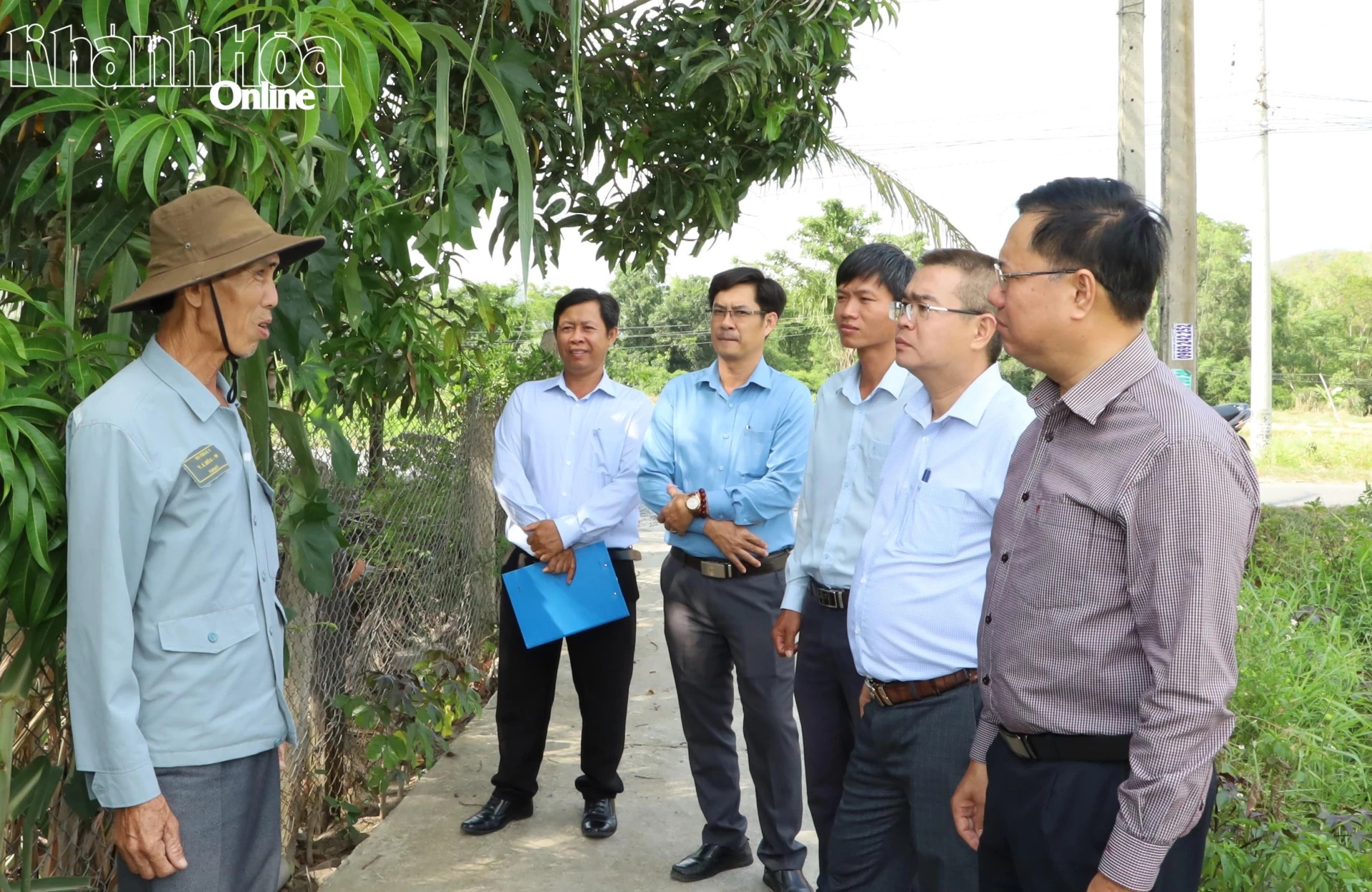 Đoàn công tác số 1 khảo sát và tuyên truyền, vận động người dân đồng thuận giải phóng mặt bằng dự án trọng điểm