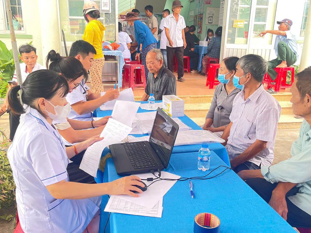 Xã Hòa Trí tổ chức khám sức khỏe cho người dân